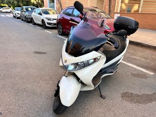 Suzuki Burgman 200cc blanca
