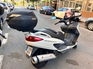 Suzuki Burgman 200cc blanca

