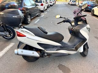 Suzuki Burgman 200cc blanca
