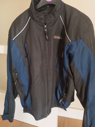 Cazadoras moto ,,una de cuero . 40 € el conjunto