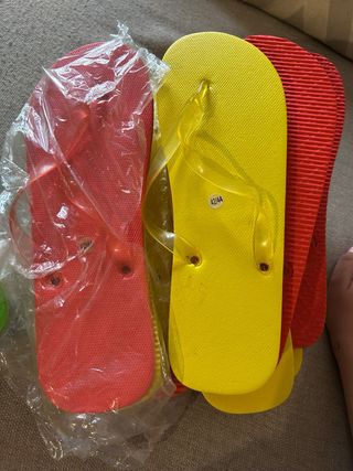 Chanclas rojas y amarillas talla 42/44