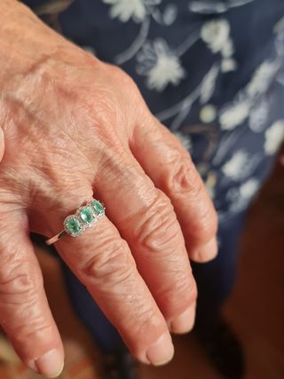 Anillo 3 esmeraldas
