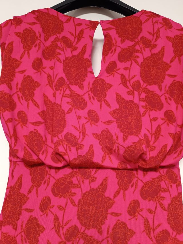 Vestido corto fucsia floral