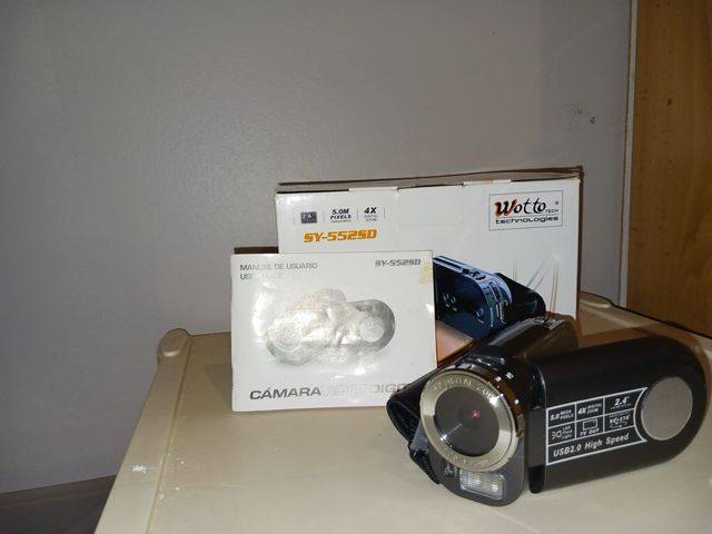 Camara video digital 2.4" 4x zoom