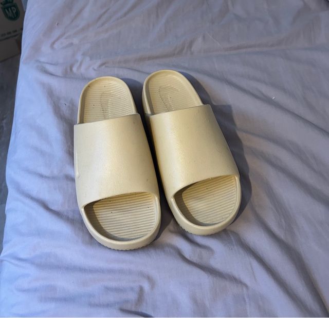 Chanclas Nike Calm - Beige