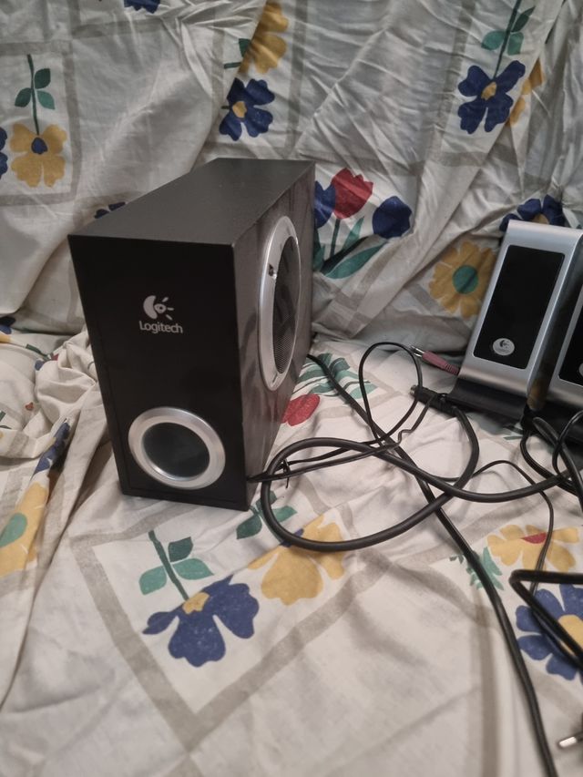 Altavoces Logitech 2.1
