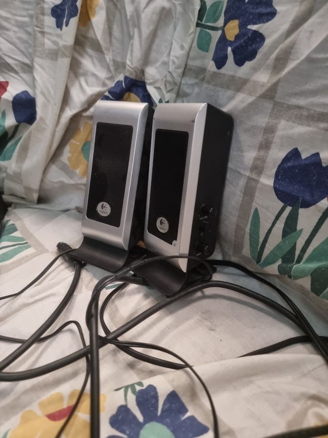 Altavoces Logitech 2.1