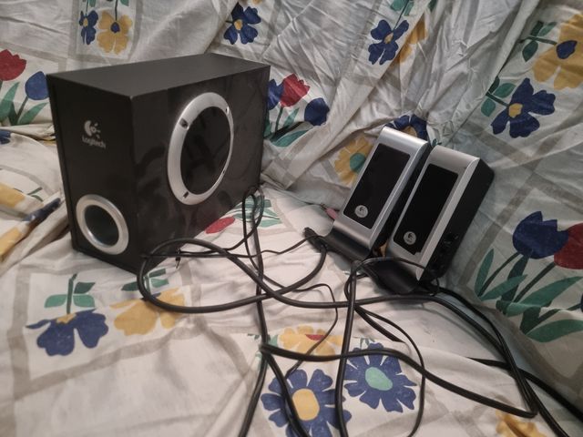 Altavoces Logitech 2.1
