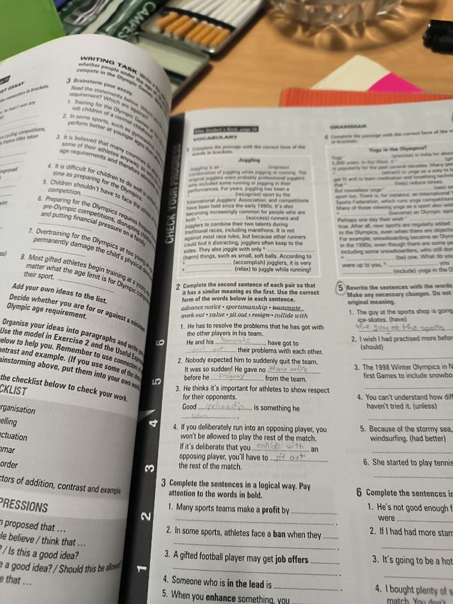 Living english 2º Bachillerato: Workbook