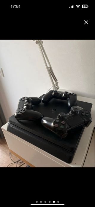 PS4 (PlayStation 4) 1TB - 3 mandos