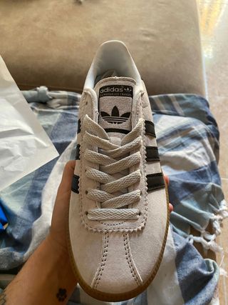 Zapatillas Adidas Samba beige-negro