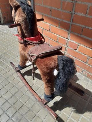 Caballito mecedora marrón
