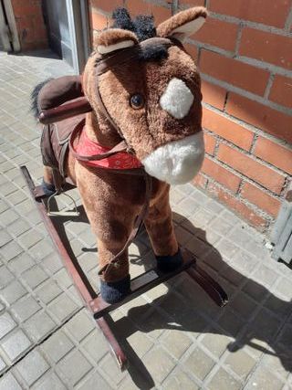 Caballito mecedora marrón