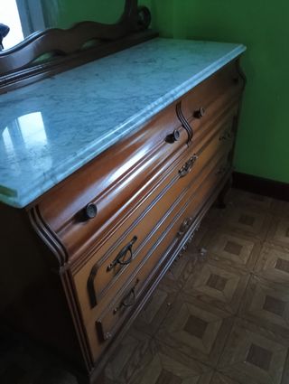 Cómoda antigua con espejo - mármol