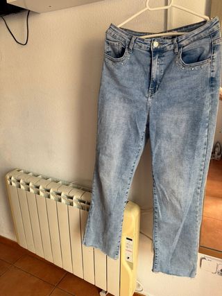 Vaqueros tiro alto con detalles