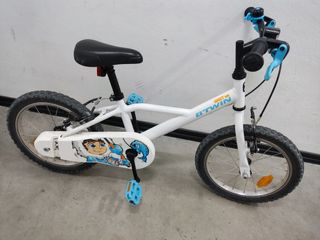 Bicicleta Btwin niño 16" con ruedines 