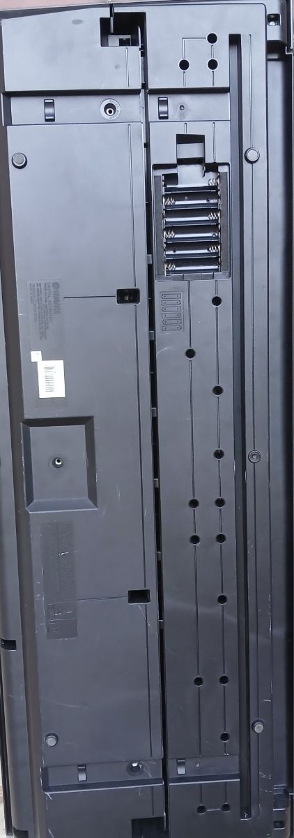 Yamaha YPT-220: Tastiera 61 tasti