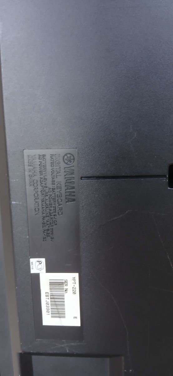 Yamaha YPT-220: Tastiera 61 tasti