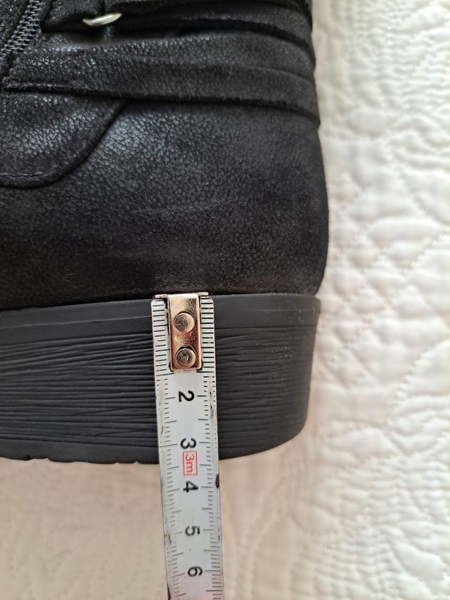 Botas altas negras Baretraps