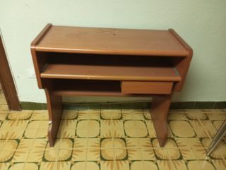Mueble auxiliar de madera marrón