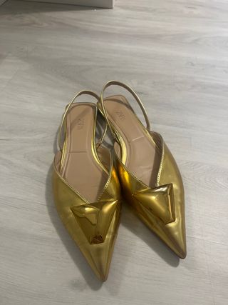 Zapatos Zara dorados