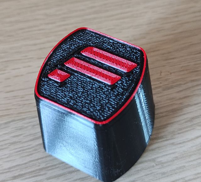 Tapón QR2 con logo Fanatec Rojo o blanco