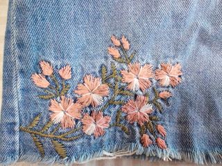 Minifalda vaquera bordada  Fórmula Joven. Talla 36