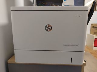 HP Color LaserJet M553 + 7 cartuchos (3 nuevos)
