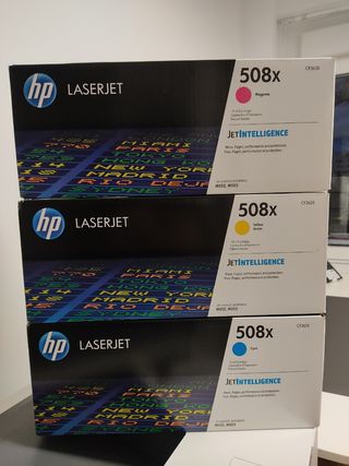 HP Color LaserJet M553 + 7 cartuchos (3 nuevos)