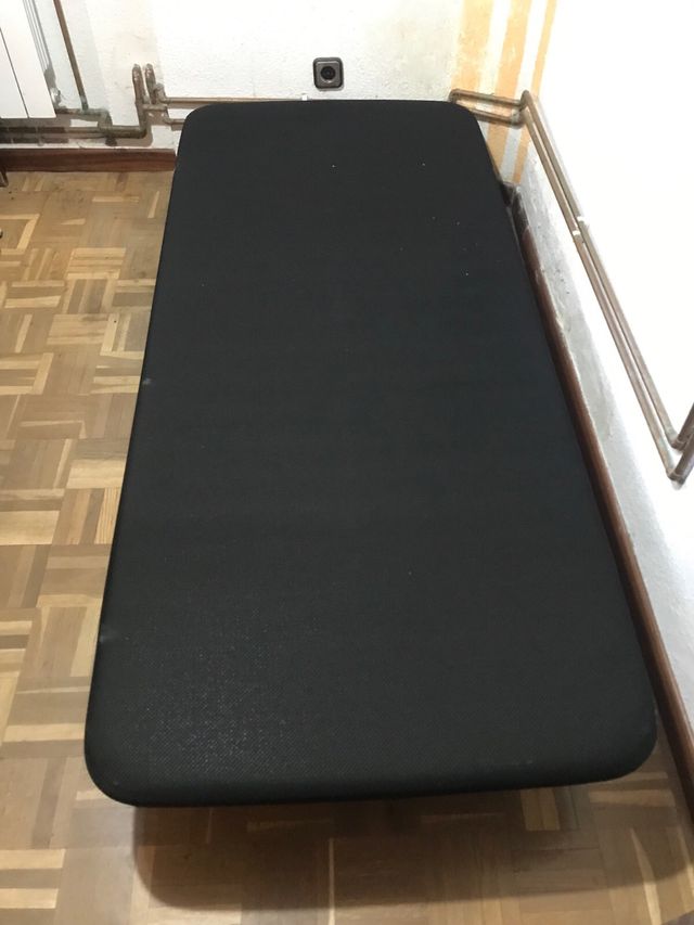 Somier negro con soporte metálico