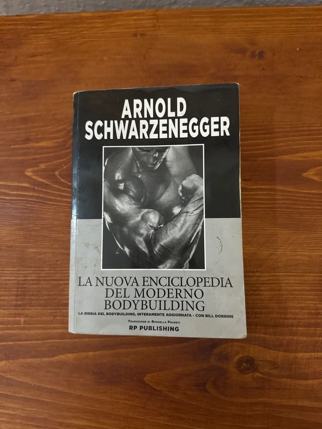 La nuova enciclopedia del moderno bodybuilding....