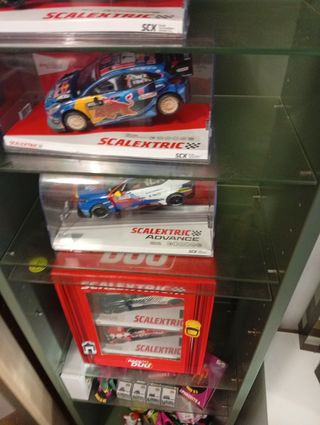 Vitrina de volecines de coches motos aviones 