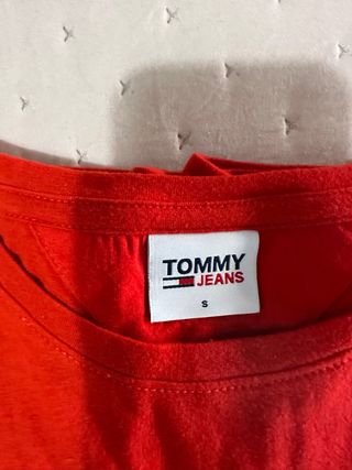 2 Camisetas Guess & Tommy Jeans