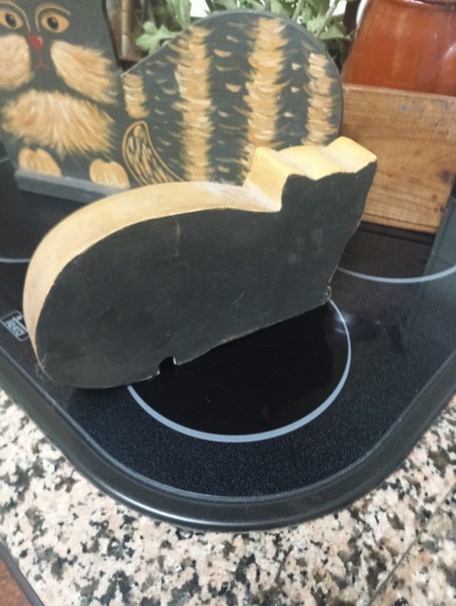 Coppia di gatti in legno dipinti a mano 17€