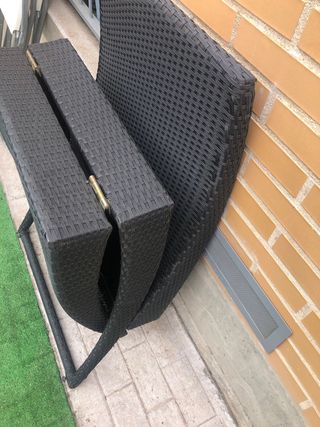 Hamaca negra plegable de ratan en muy buen estado