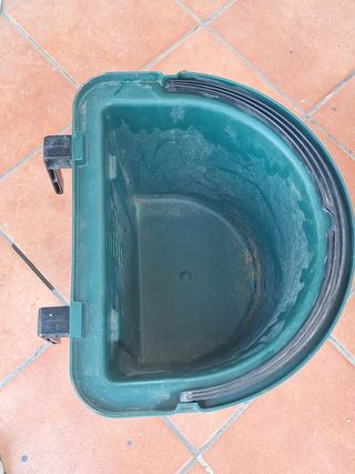 2 mangiatoie per cavalli box equitazione