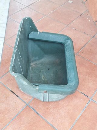 2 mangiatoie per cavalli box equitazione