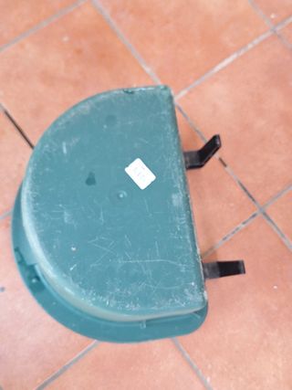 2 mangiatoie per cavalli box equitazione