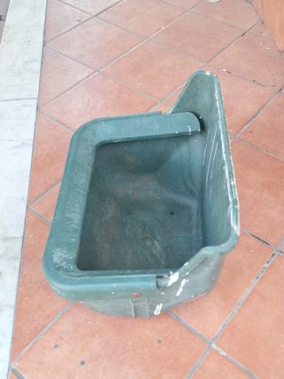 2 mangiatoie per cavalli box equitazione