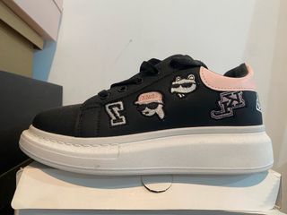 Zapatillas negras y rosas