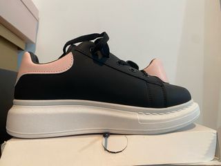 Zapatillas negras y rosas