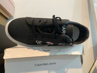 Zapatillas negras y rosas