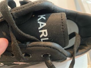 Zapatillas negras y rosas