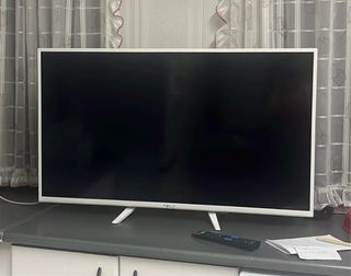 TV Nevir 40" blanca