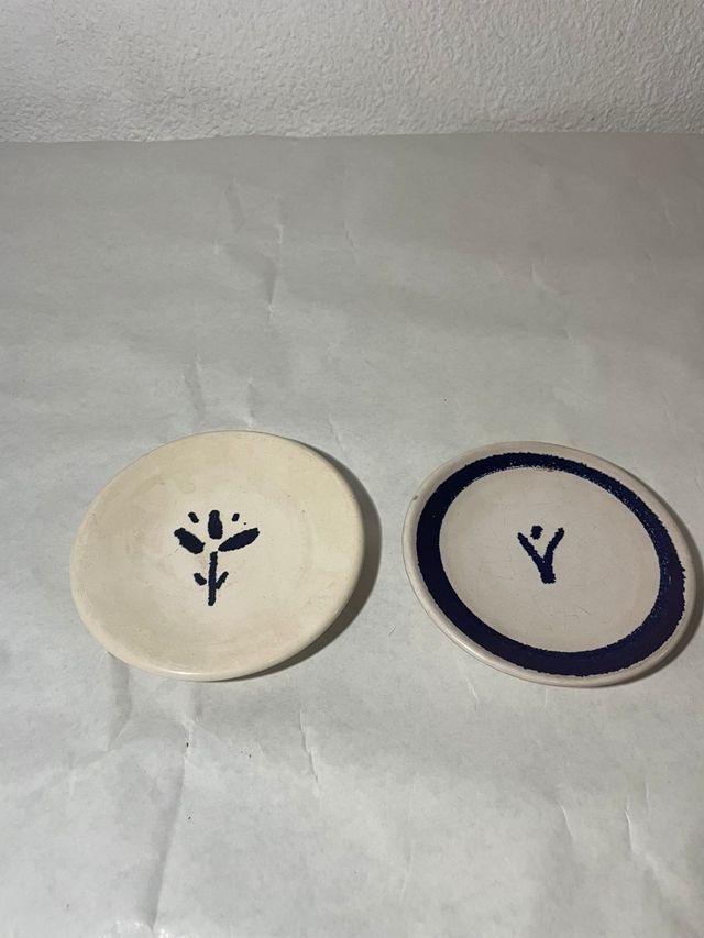 2 Pratos de Porcelana Azul e Branco