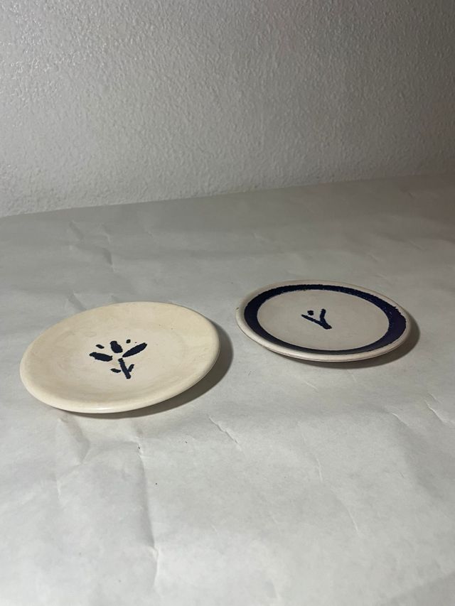 2 piatti in porcellana blu e bianca