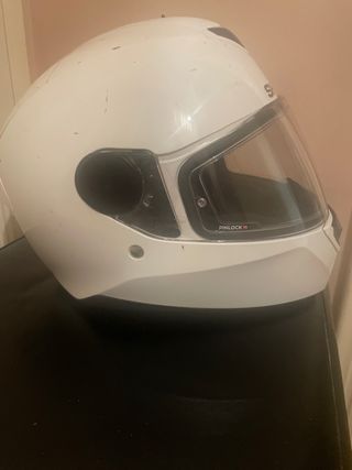 Casco moto Shark blanco 
accesorio bluetooth 