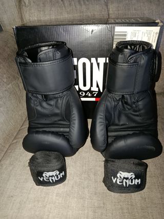 Guantes boxeo Leone + vendas Venum