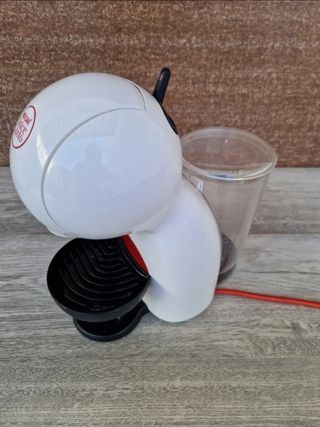 Cafetera Dolce Gusto blanca