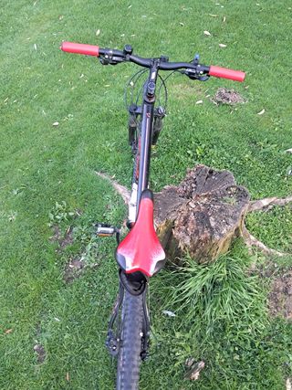 Bicicleta Conor 27.5" negra y roja